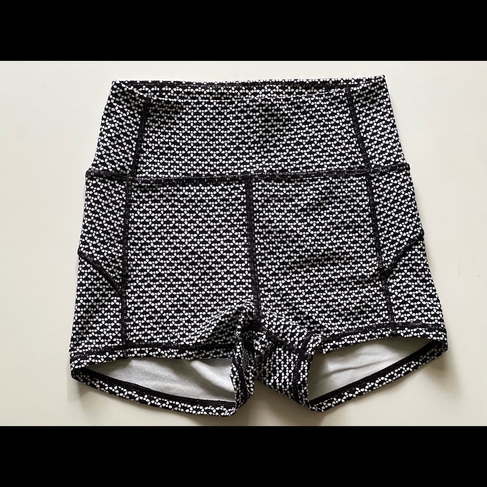 Lululemon high rise short - size 4
